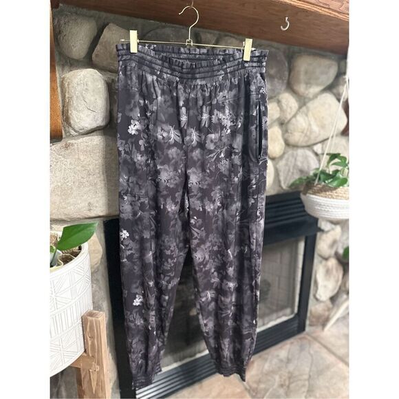 Athleta Savannah Floral Jogger - Picture 1 of 10